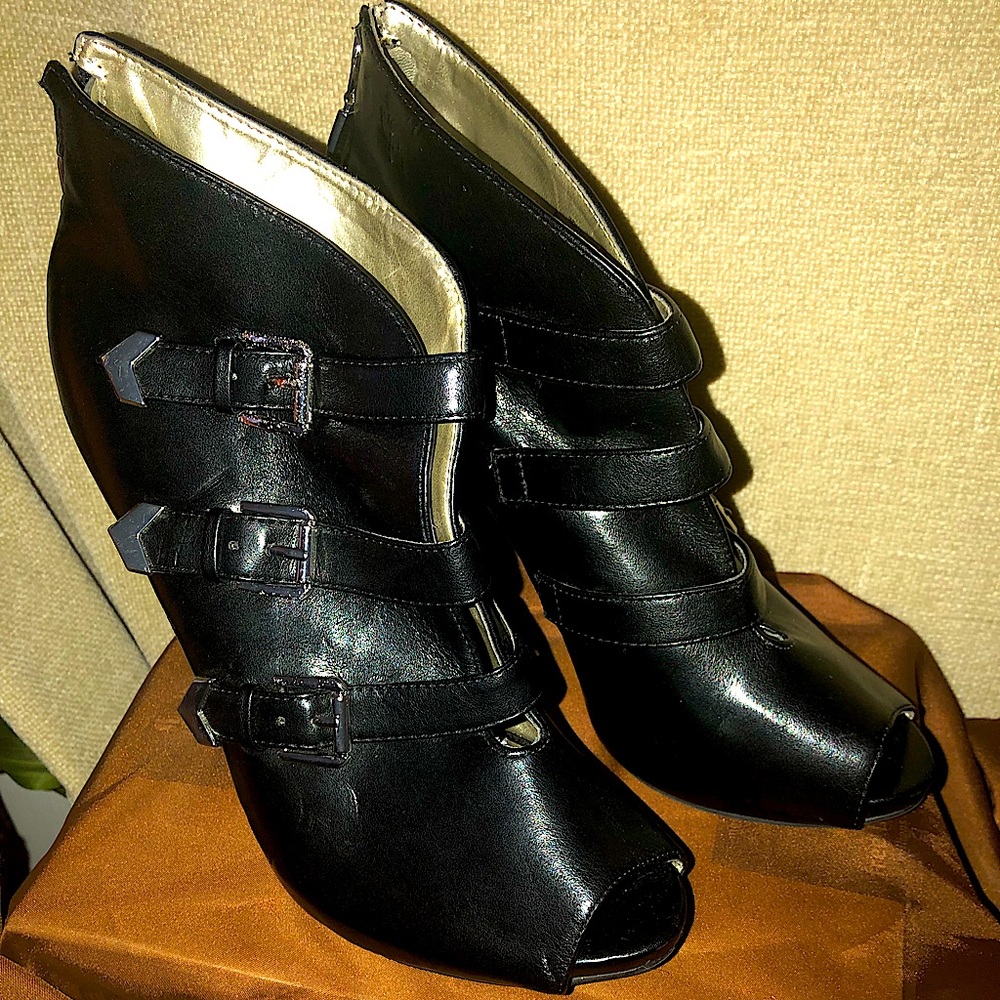 Chic ankle boots!!